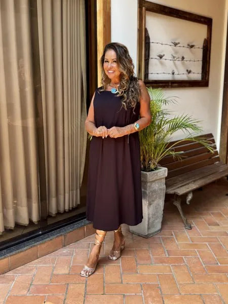 VESTIDO MIDI LISO
                                    PRETO