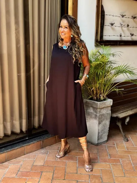 VESTIDO MIDI LISO
                                    PRETO